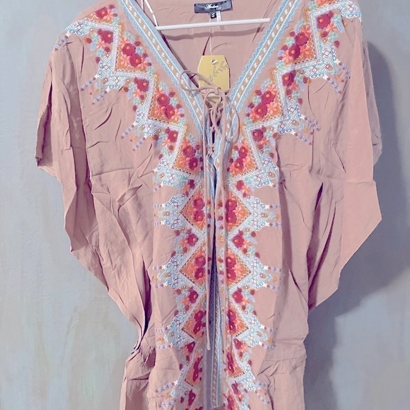Andree by Unit NWT Lightweight Embroidered boutique boho tunic - Picture 2 of 9